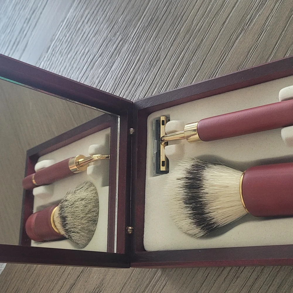 Luxury Shaving Set with Gold Accents - Picture 1 of 4